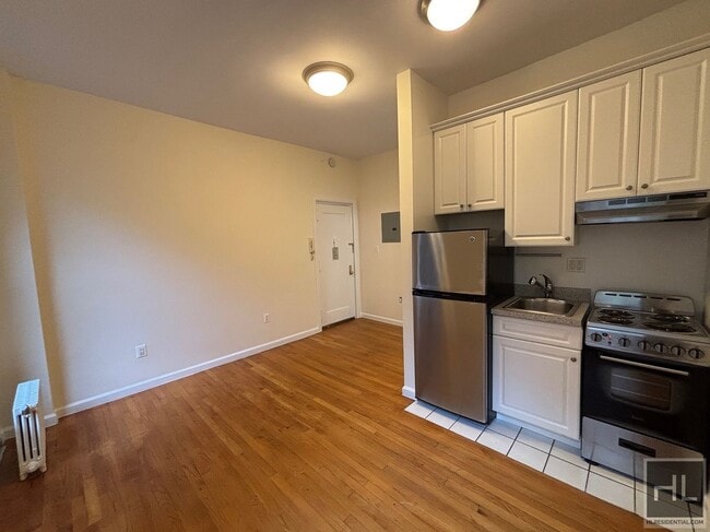 Building Photo - WEST 72 STREET Unit 4B