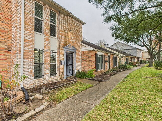 Photo - 6416 Bankside Dr Unit 42