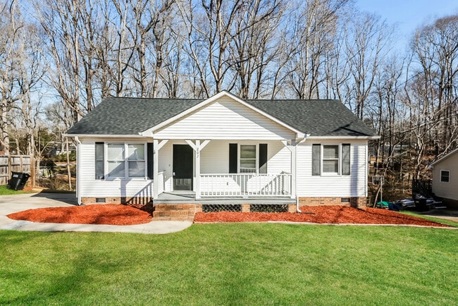 Building Photo - 207 Pinonwood Dr Rental