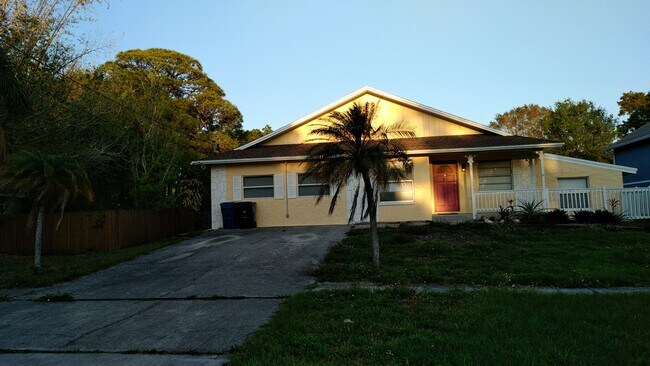 Front Entrance - 505 Devonshire St