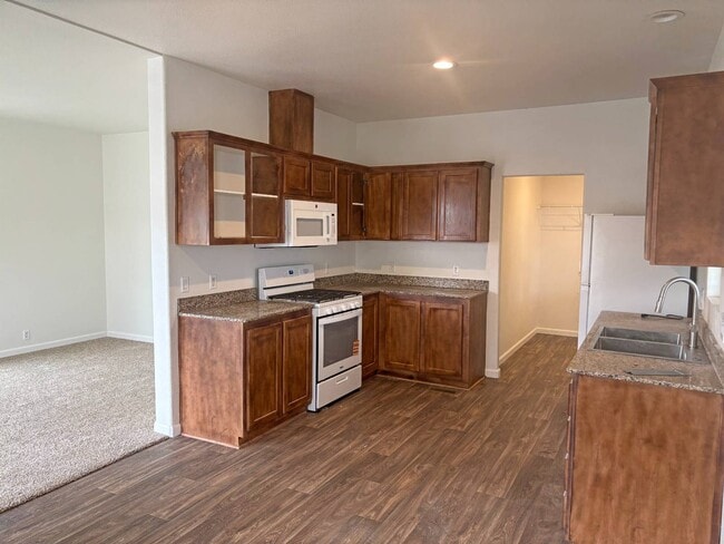 Photo - 220 S Elk St