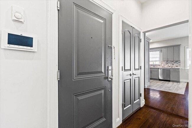 Photo - 745 E 136th St