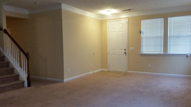 Photo - Swim Community - 4bd x 2 1/2bth w/2 Car Garage (181 Bus Route) no sec 8