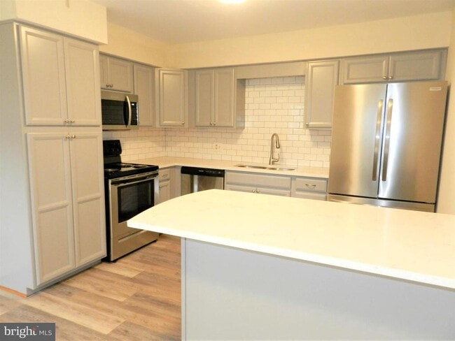 Building Photo - 300 Claiborne Ave Unit 4