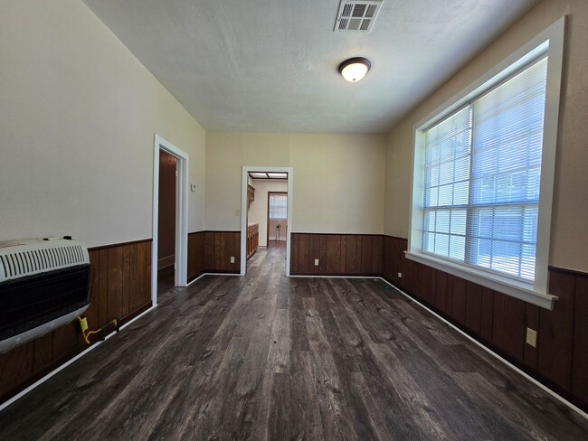 Photo - 3 Bedroom 2 Bath home in Asher!