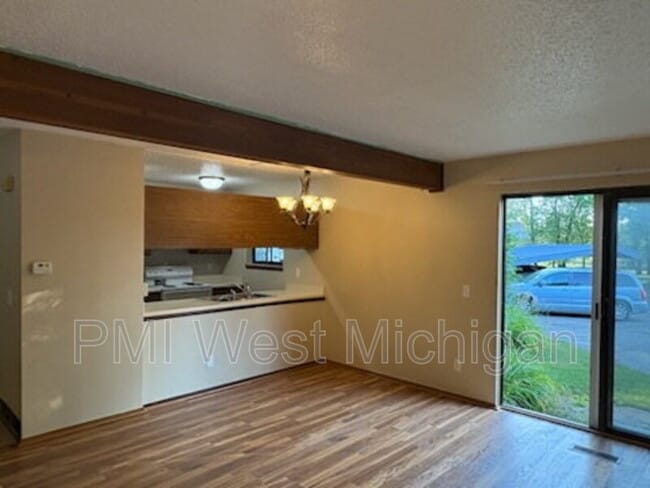Photo - 603 Peachtree Pl