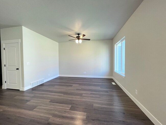 Photo - 4 bedroom/2.5 bathroom Townhome in Lehi