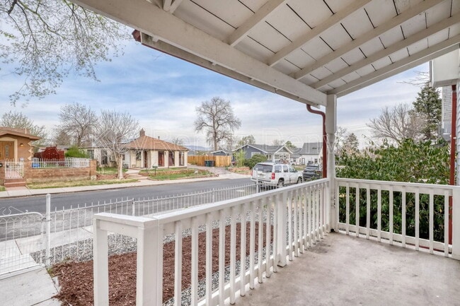 Building Photo - 654 Meade St