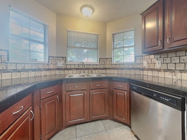 Photo - 3104 Stonewall Ln
