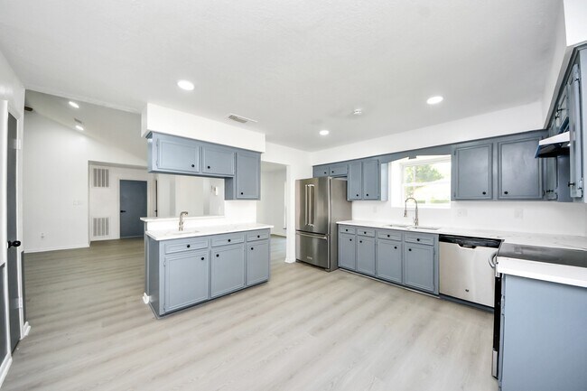 Building Photo - 23002 Grand Rapids Ln