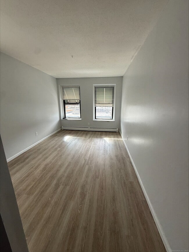 Photo - 441 Howe Ave