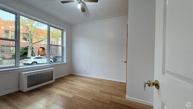 Building Photo - 1728 W 4th St Unit 1F Rental
