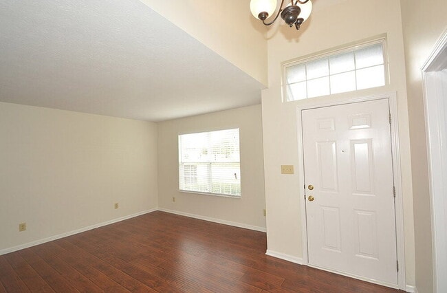 Photo - 453 Yorktown Ln