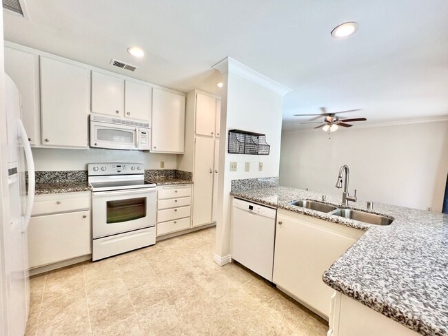Beautiful 3Bd/2Ba In a Great Location! - Beautiful 3Bd/2Ba In a Great Location!
