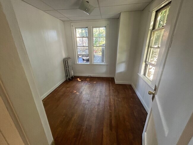Photo - 929 Pleasant St