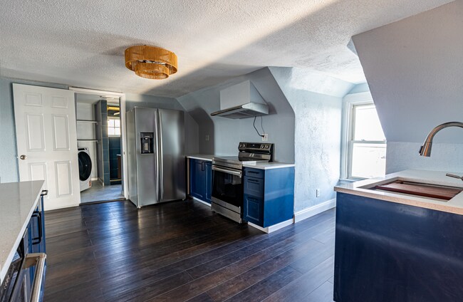 Photo - 310 Marsonia St