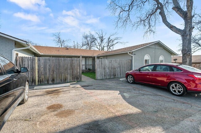 Photo - 410 Old Thorndale Rd