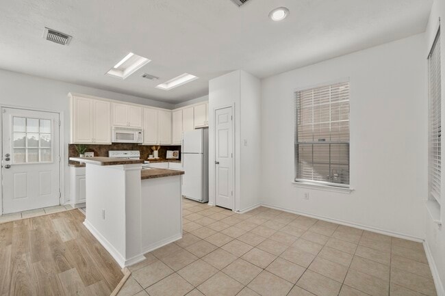 Photo - 2911 Hackamore Hollow Ln