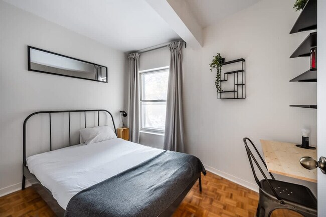 Photo - 2023 Rue Dézéry Unit SI FL2-ID1589103P