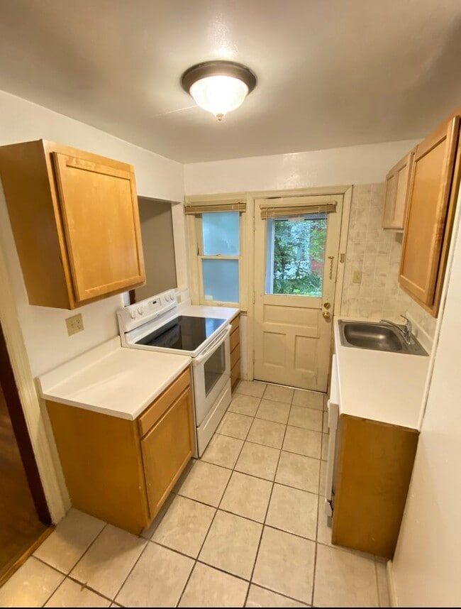 Photo - (01) 2547-2549 Neil Avenue Unidad 2547