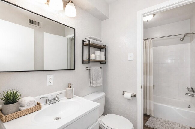 Photo - Scenic Pines Apartments