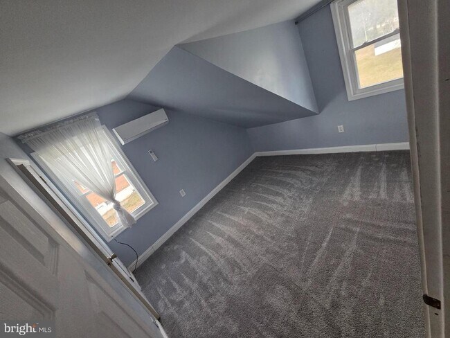 Photo - 4227 Cambridge St