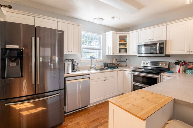 Photo - FURNISHED OFF-SEASON MONTHLY RENTAL FOR 2026