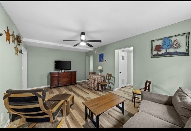 Photo - 19406 Van Aken Blvd Unit 1B