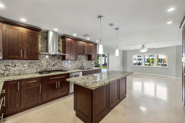 Photo - 633 Solar Isle Dr