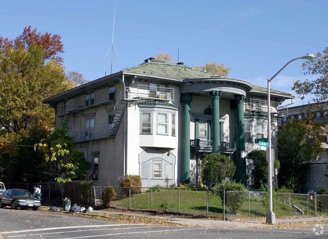 Photo - 677 Clinton Ave