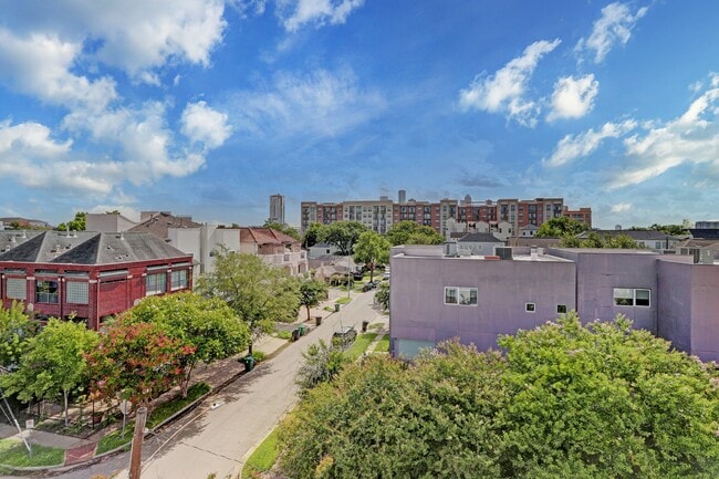 Photo - 1402 Eberhard St