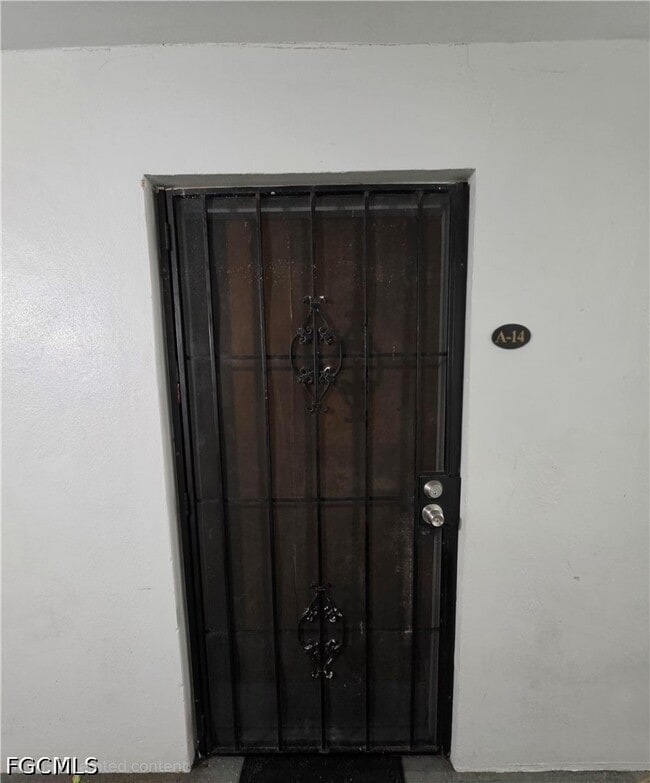 Building Photo - 1849 Maravilla Ave Unit A14