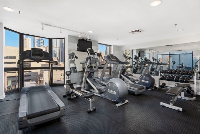 Photo - 1001 N La Salle St