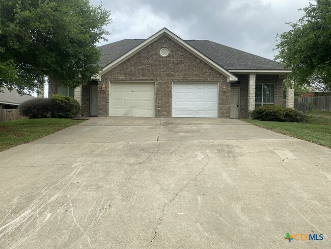 Photo - 816 Twin Oaks Dr Townhome