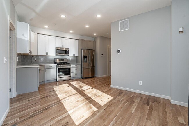 Building Photo - 2045 N College Ave