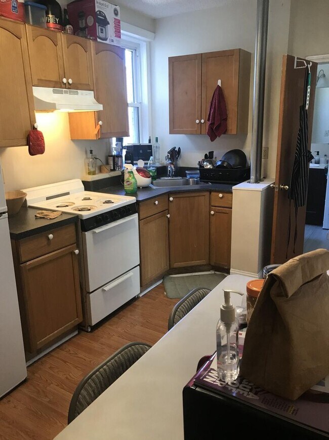 Photo - 2 Bed on the Green Line for August