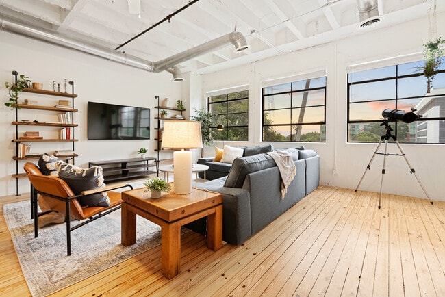 Building Photo - 900 Peachtree Lofts
