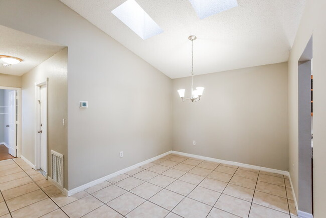 Photo - 428 Lakeside Cir
