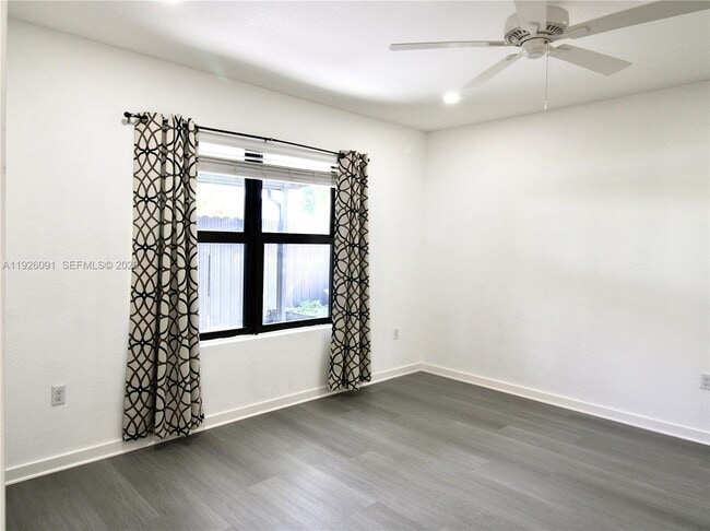 Photo - 561 NE 6th Pl