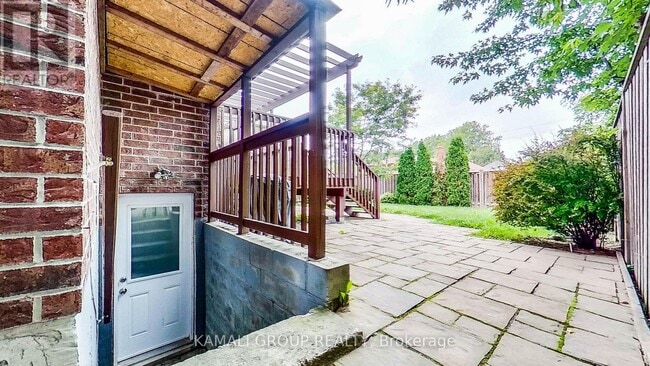 Photo - 156 Townsgate Dr