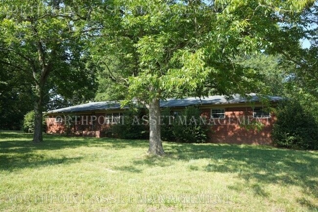 Building Photo - Spacious 4-bedroom, 2-bath home