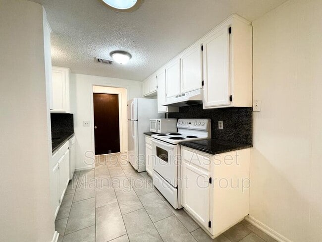 Photo - 1006 Swan Lake Ct