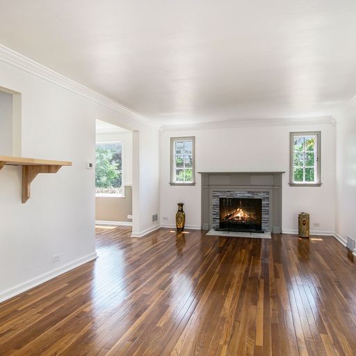 Living Room - 716 S Twyckenham Dr