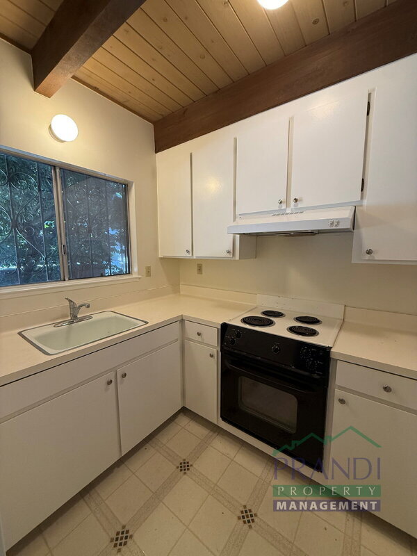 Photo - 10 Gomez Way Unit Apt B