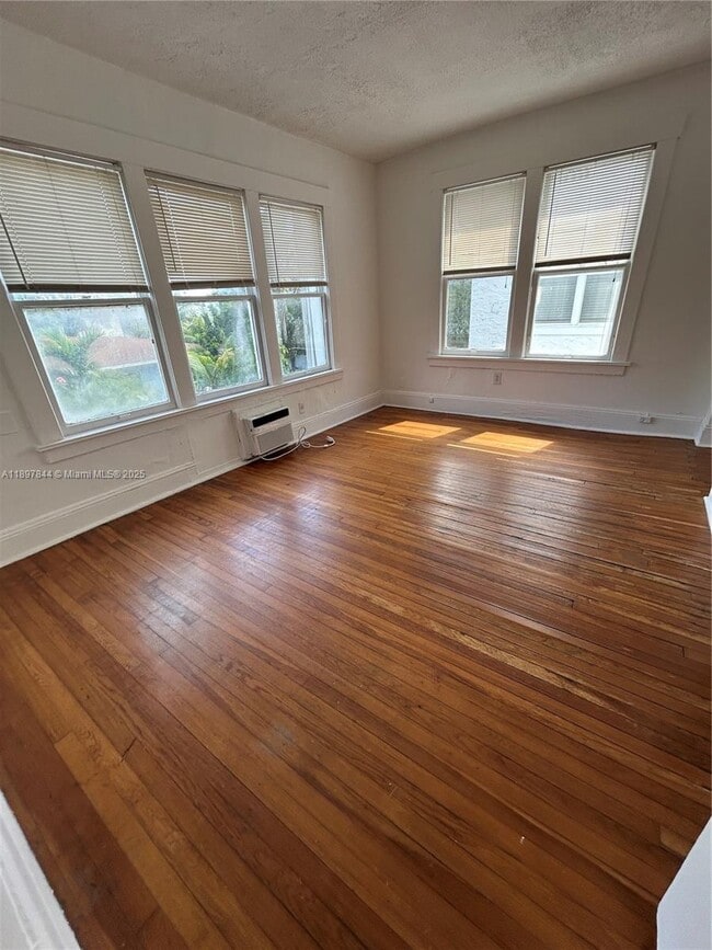 Photo - 529 NE 66th St Unidad 8