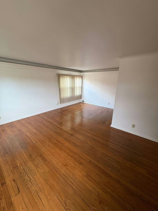 Photo - 13698 Cedar Rd