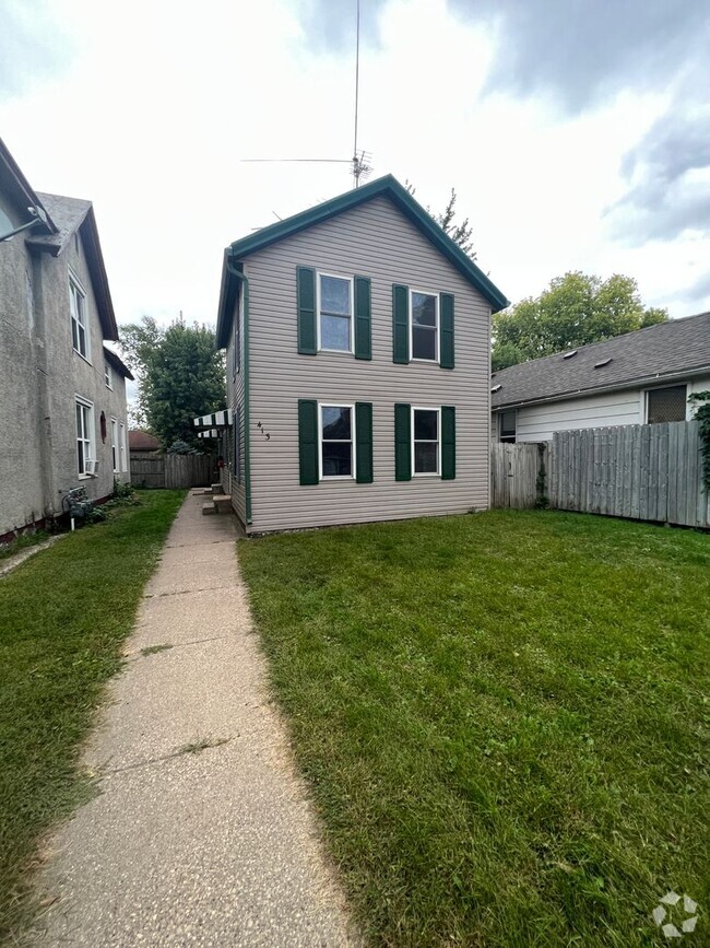 Building Photo - Four Bedroom Home in La Crosse