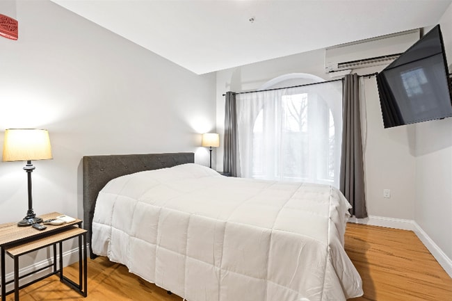 1361 Elm St Unidad DLX+1BR