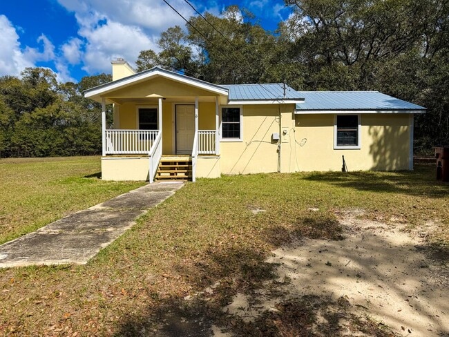 Building Photo - 1026 E Chestnut Ave