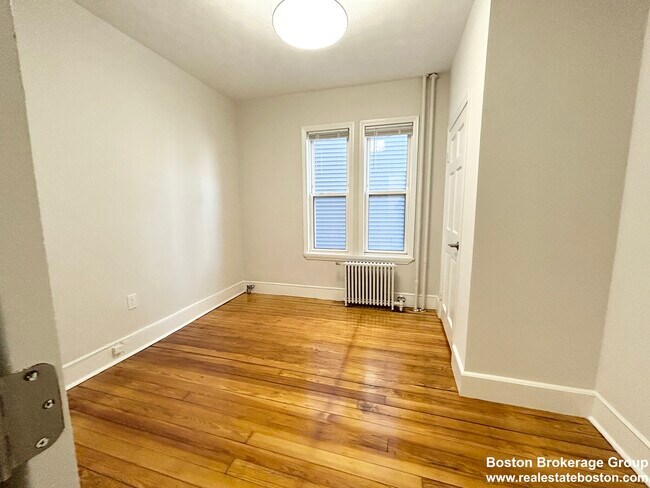 Photo - 157 E Cottage St Unit #3